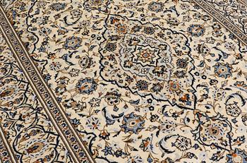A carpet, Kashan, ca 297 x 200 cm.