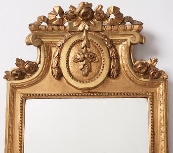 A Gustavian carved giltwood mirror by J. Åkerblad (master 1758-99).