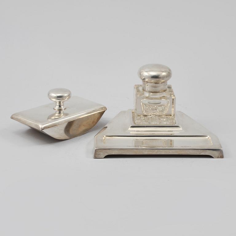 SKRIVSTÄLL, tre delar, silver och glas, K Andersson, Göteborg, 1904.