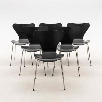 Arne Jacobsen, six "Series 7" chairs for Fritz Hansen, Denmark 2010.