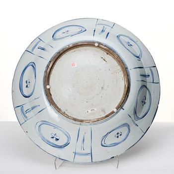 Praktfat, kraakporslin. Mingdynastin, Wanli (1572-1620).
