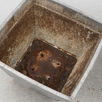 Björn Alge, planteringskärl, ett par, "Karl", Byarums Bruk.