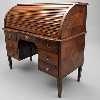 SKRIVBYRÅ / CYLINDERBYRÅ, möjligen Ryssland, 1700-senare hälft.