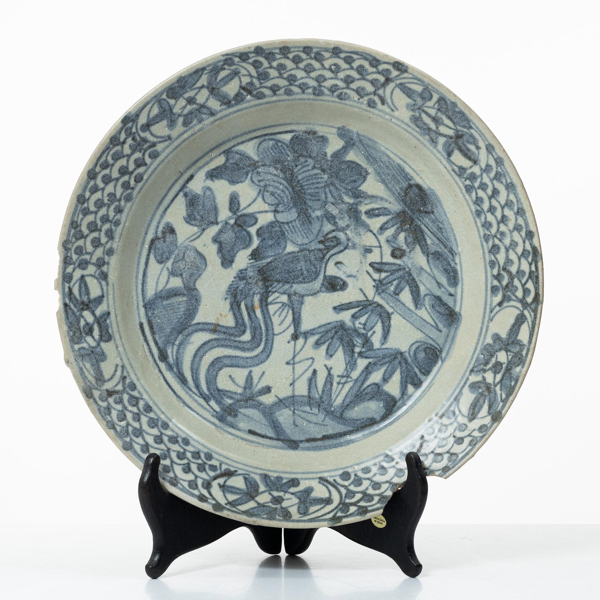 A blue and white Swatow plate from the Bihn Thuan Shipwreck, China, eartly 17th century, Ming dynasty.
