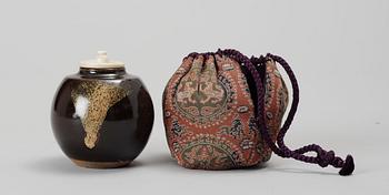 TEKRUKA, porslin. Japan. Edo. 1800-tal.