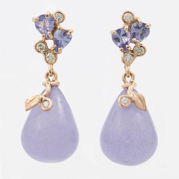 Earrings, Mandelstam, 18K gold with lavender-coloured jade, tanzanites and brilliant-cut diamonds.