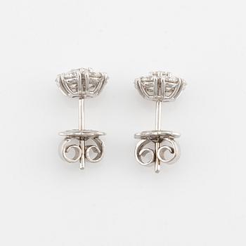 Earrings with brilliant-cut diamonds.