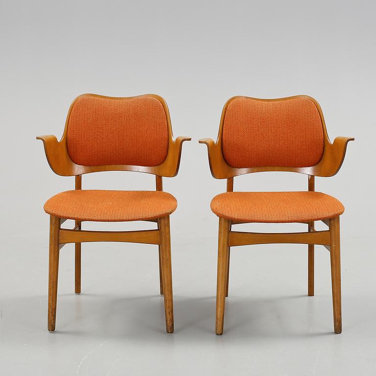 KARMSTOLAR ett par, teakfanér. Troligen Danmark, 1950-60-tal.