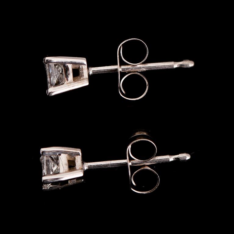 ÖRHÄNGEN, 1 par, 14 k vitguld, princesslipade diamanter tot 0.25 ct.