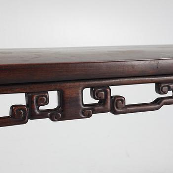 A Chinese Hongmu low table, Qing dynasty, 19th Century.