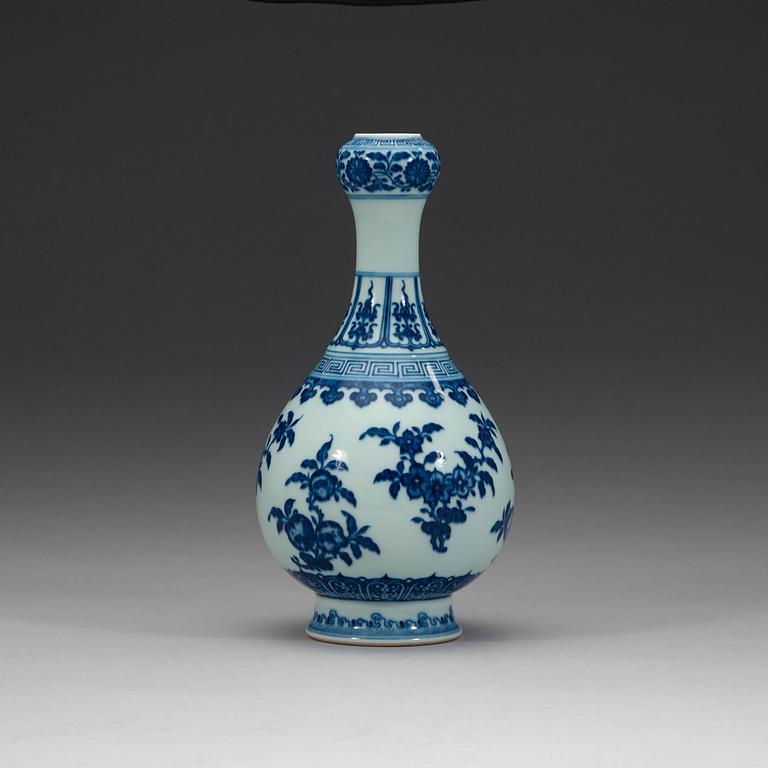 A blue and white vase, Qing dynasty with Qianlong seal mark.