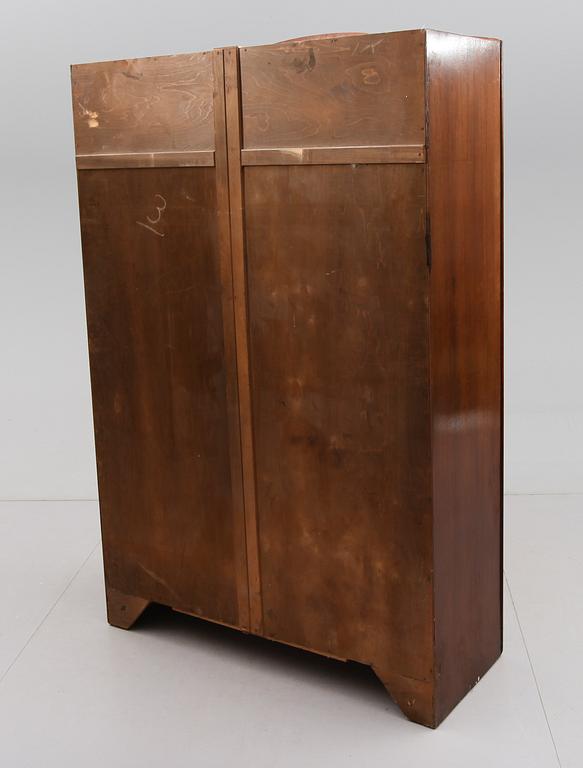 KLÄDSKÅP, England, 1900-talets första hälft.