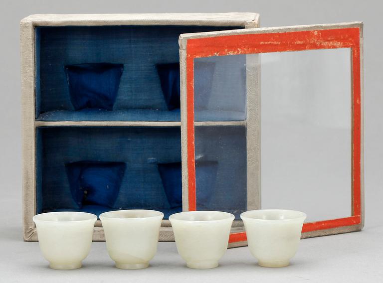 BÄGARE, 4 st, nefrit.