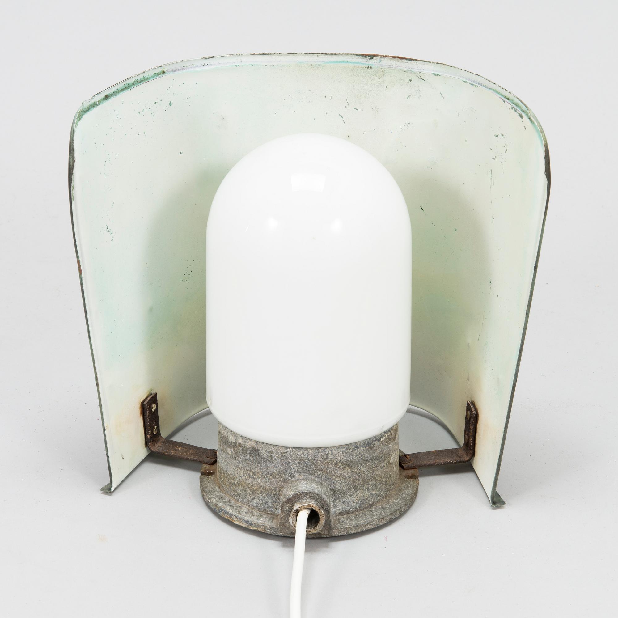 An industrial wall light, manufacturer Sähköliikkeiden Oy (SLO), Finland 1930s-1940s.