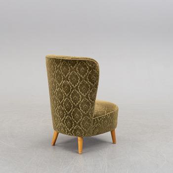 A mid 20th century easy chair.