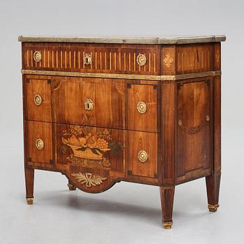 A Gustavian late 18th century commode, attributed to Gustaf Foltiern (master in Stockholm 1771-1804).