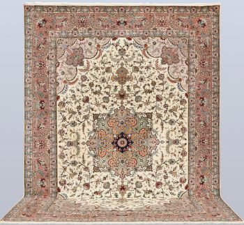 A part silk Tabriz carpet, so-called 50 Raj, approx. 356 x 250 cm.