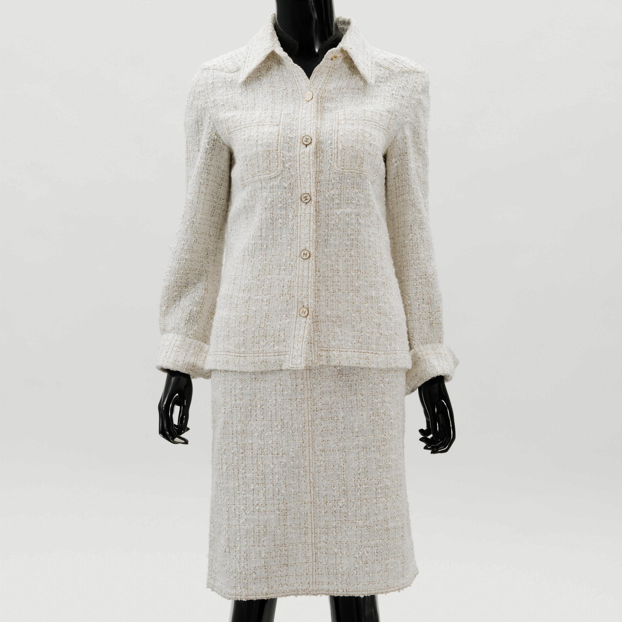 WOMENS TWO PIECE SUIT.