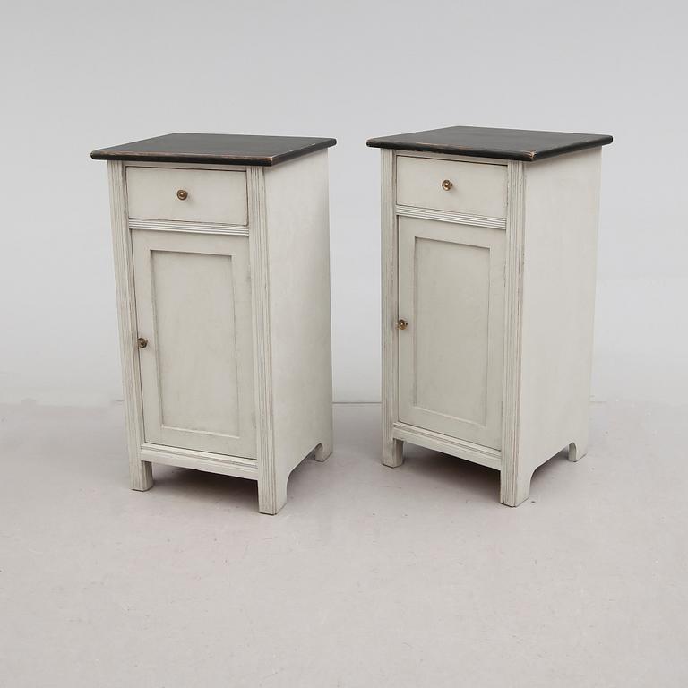 SÄNGBORD, 1 par, 1900-talets första hälft.