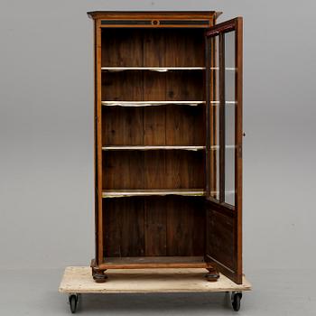 BOKSKÅP, nyrenässans, 1800-talets slut.