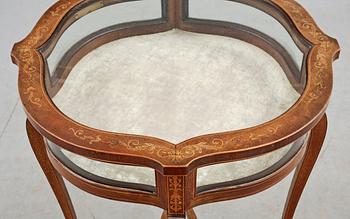 MONTERBORD, Louis XV-stil, 1900-talets första hälft.