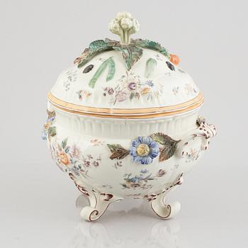 A creamware tureen, Rörstrand, 1920-1938.