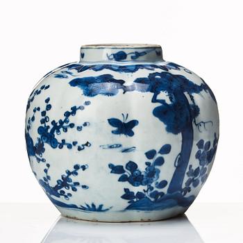 A blue and white melon shaped jar, Ming dynasty, Wanli (1572-1620).