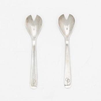 Wiwen Nilsson, Two silver oyster spoons, Anders Nilsson, Lund 1947.