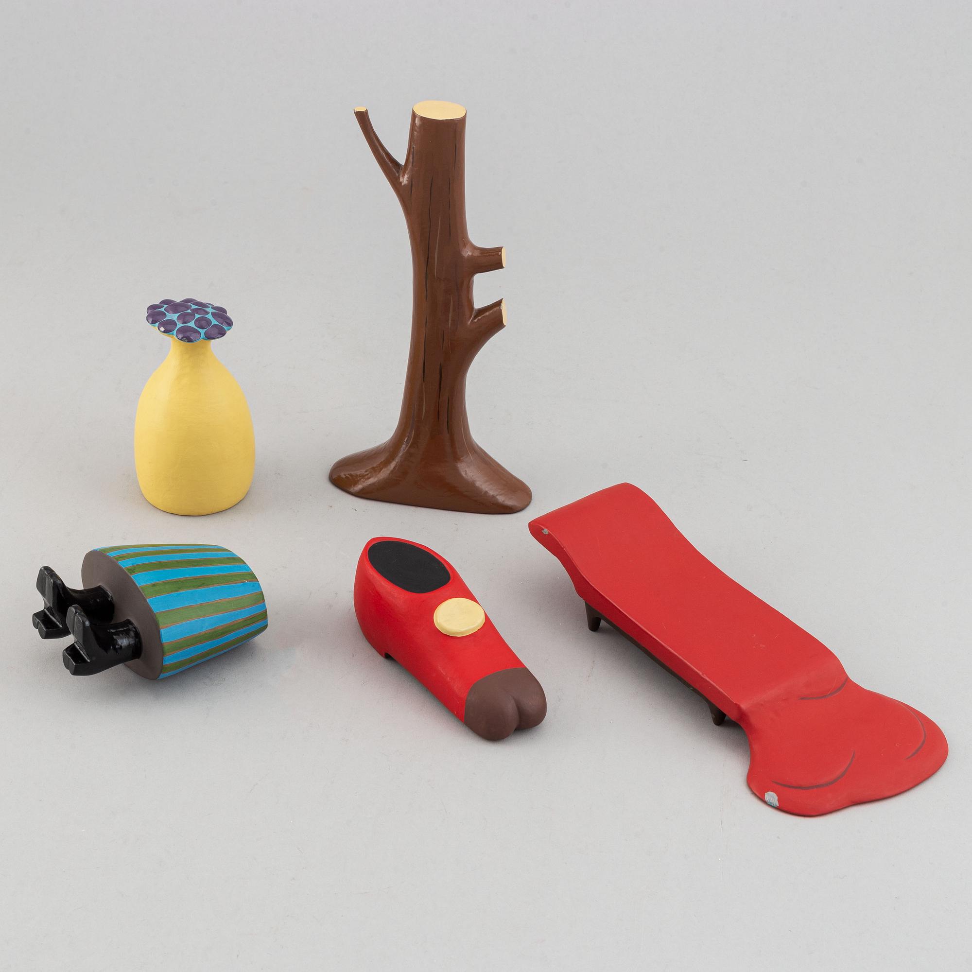 Pia König, a sculpture group with shelf, signed and numbered 5/5, 3/5, 2/5. and 1/5 and dated 2005.