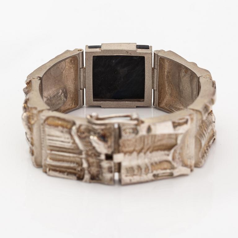 Jorma Laine, Armband "Ice", silver, spektrolit. Turun Hopea, Åbo.