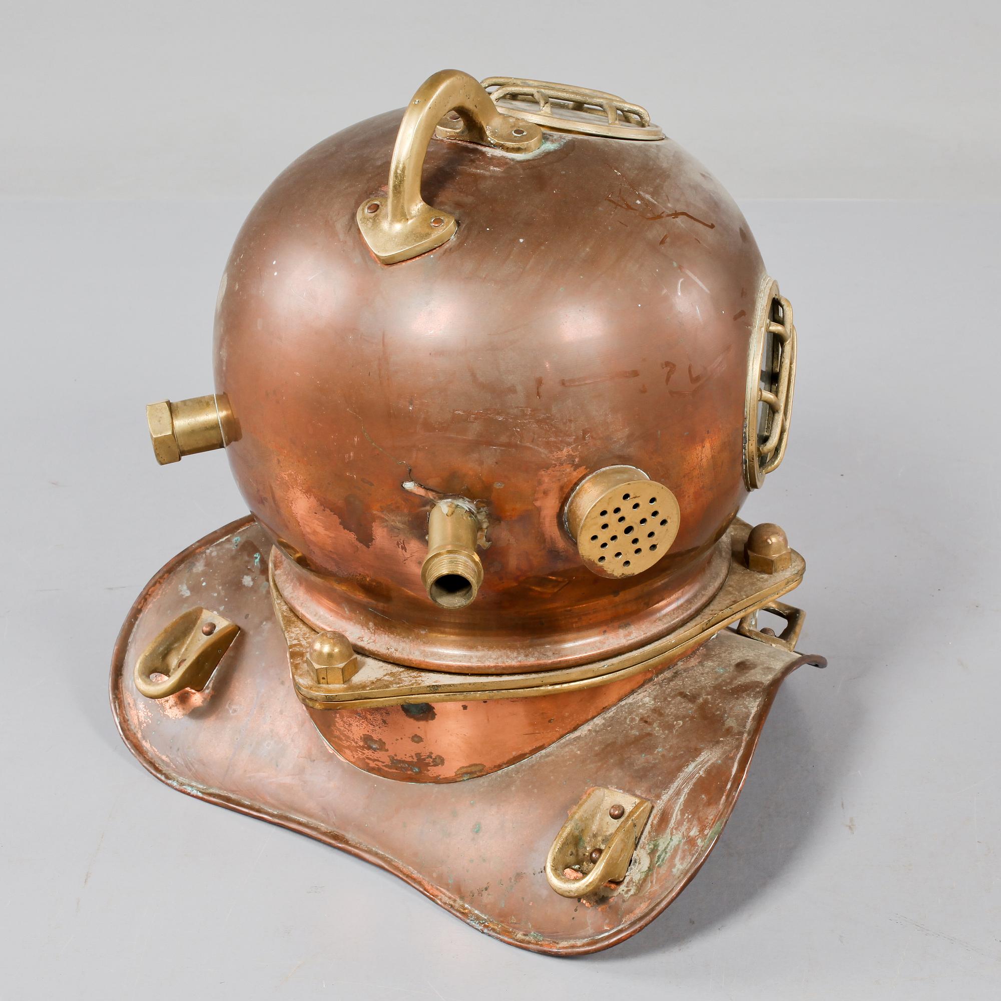 DYKARHJÄLM, modell, 1900-tal.