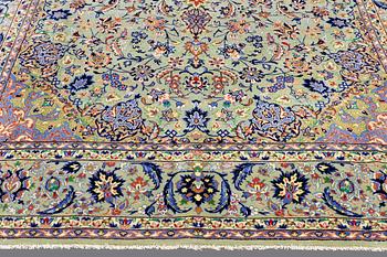 A carpet, Kashan, ca 419 x 304 cm.