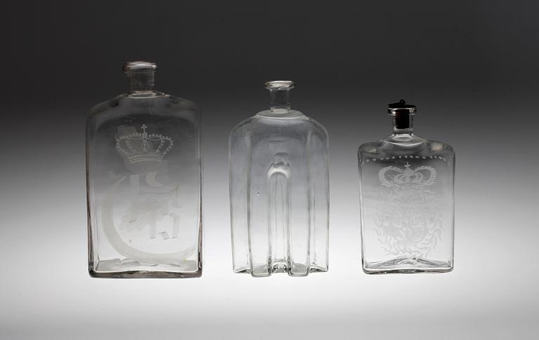 KARAFFER, 3 st, glas, 1800-tal.
