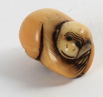 PARTI ORIENTALISKT, 4 delar, bergkristall, ben, sten, 1900-tal.