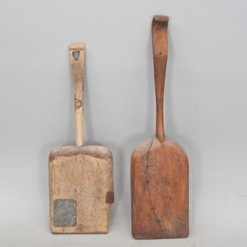 SPANNMÅLSSKYFFLAR, 2 st, allmoge, 1800-tal.