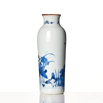 A blue and white Transitional vase, 17th Century.