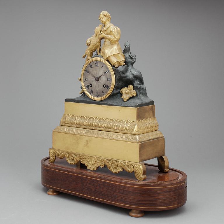 BORDSPENDYL, senempire, 1800-talets första hälft.