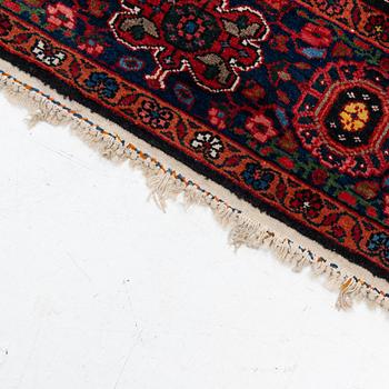 Carpet, Bakhtiari. approx. 333 x 210 cm.