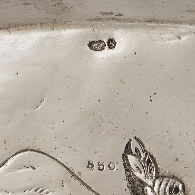A silver bread basket, Swedish import mark, circa mid-20th Century.