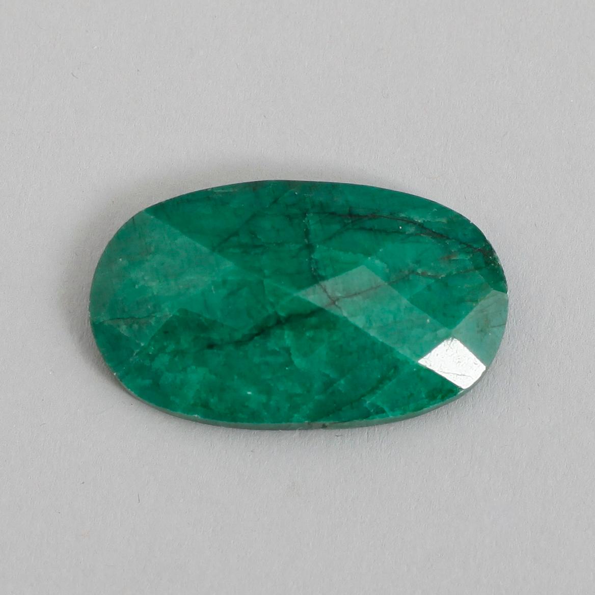 SMARAGD, oinfattad. 39.73 ct.
Ca 35,22 x 20,12 x 7,83 mm.