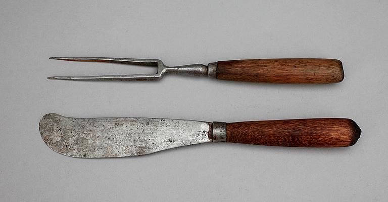 BESTICK, 2 st, allmoge, 1800-talets första hälft.
