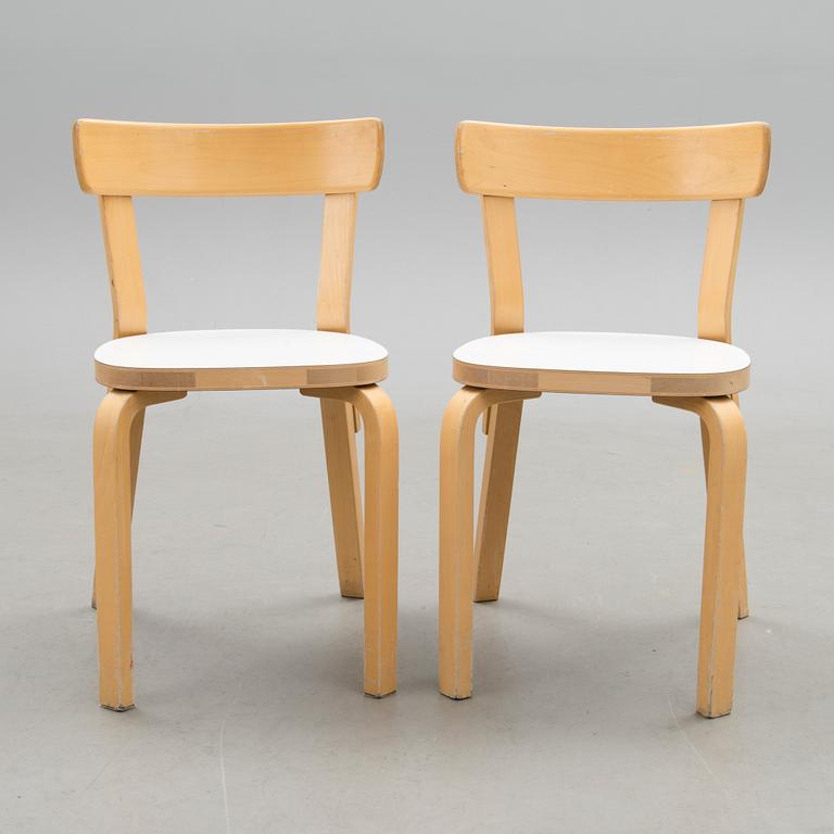 ALVAR AALTO, PÖYTÄ, 1960/70-luku ja TUOLIA, 4 kpl malli 69, Artek, 2000-luku.