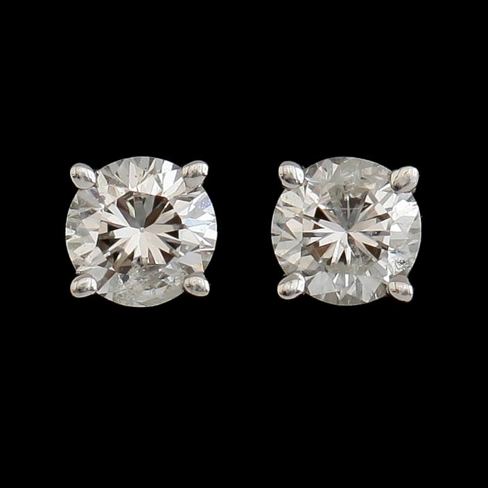 ÖRHÄNGEN, 1 par, 14 k vitguld. Briljantslipade diamanter tot ca 0.33 ct.