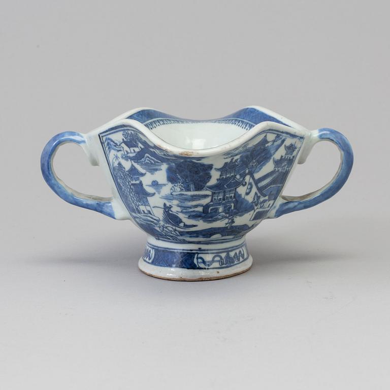 A blue and white sauce boat, Qing dynasty, 19th Century.