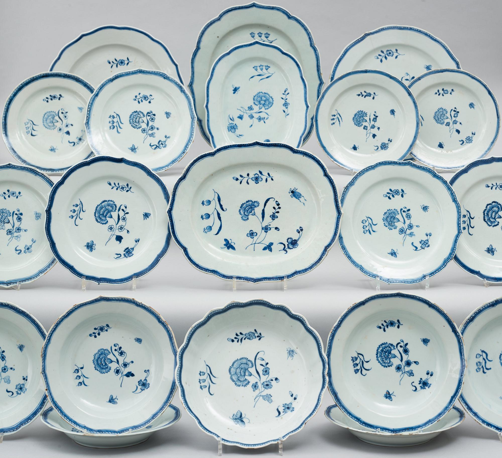 A blue and white dinner service, Qing dynasty, Qianlong (1736-1795), (53 pieces).