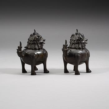 A pair of censers in the shape of buddhist lions, Qing dynasty, 19th Century.