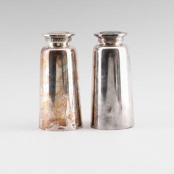 SHAKER, 2 st, nysilver, C G Hallberg, 1900-talets första hälft.