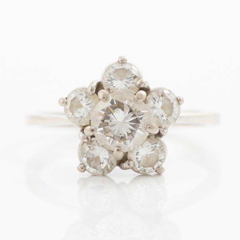Ring, cameo model, white gold with brilliant-cut diamonds.