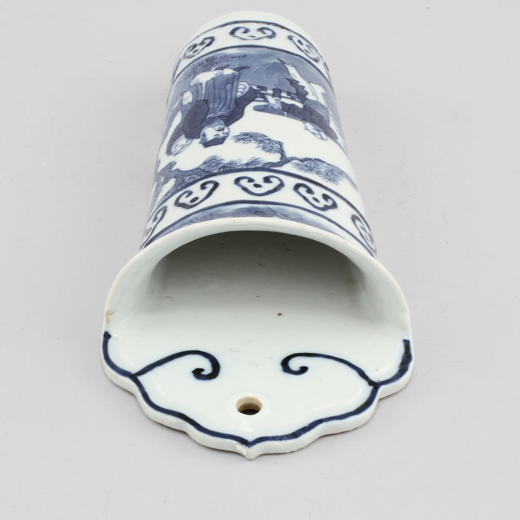 VÄGGVAS, porslin, Kina, 1800/1900-tal.