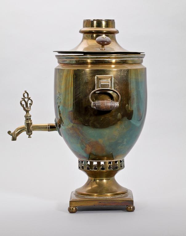 SAMOVAR, mässing, Ryssland omkring sekelskiftet 1900.